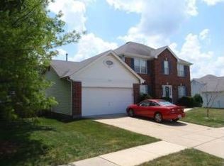 1304 Summerpoint Ln, Fenton, MO 63026