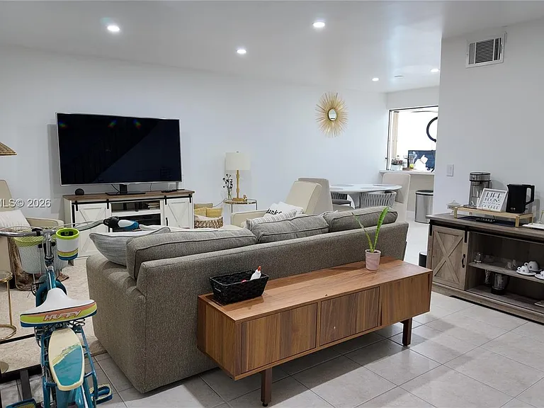 1845 NW 4th Ave #17 — Photo 1