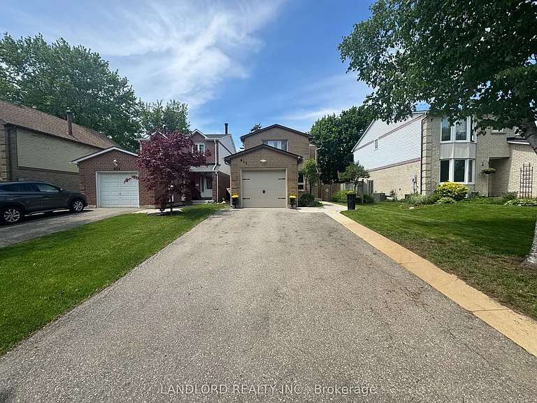 833 Laurier Ave — Photo 47