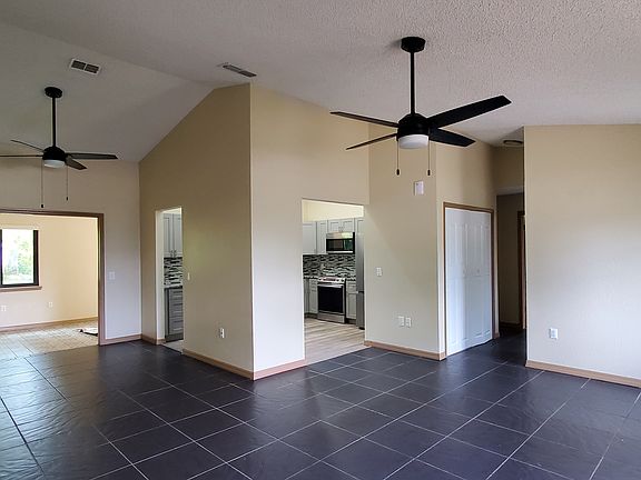 4th image of 2638 Ainsworth Ave