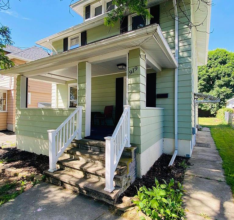 1st image of 919 Bridgman St