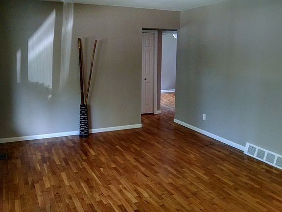 3rd image of 4204 Winthrop Ave
