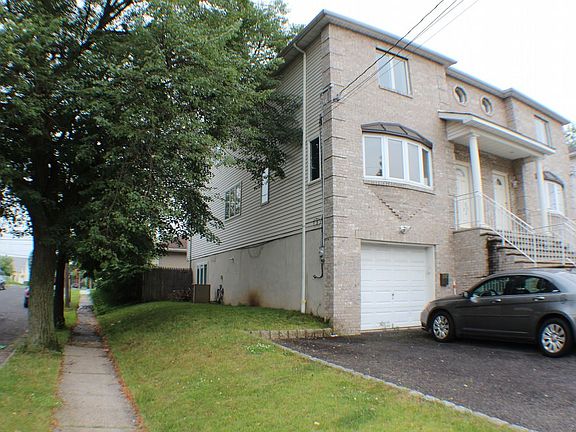 3rd image of 424 Van Bussum Ave