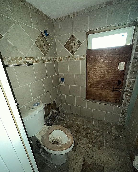 1st image of 1008 Somerset Ave