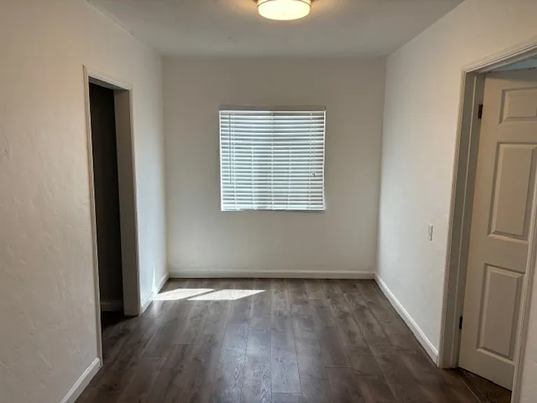 320 N Imperial Ave — Photo 4