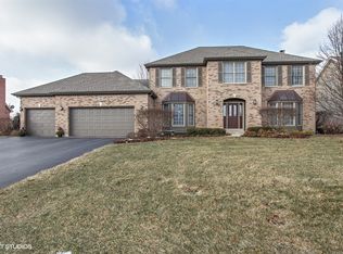 660 Goldenrod Dr, Algonquin, IL 60102