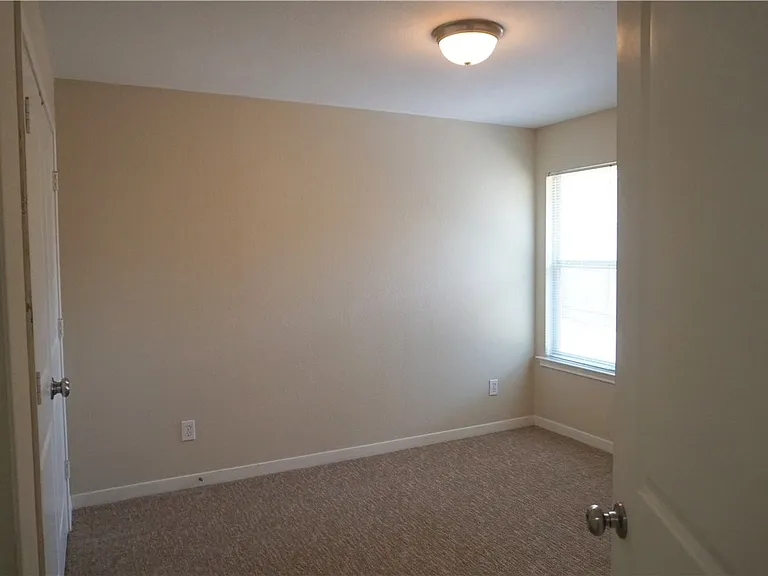 1810 Stephanie St — Photo 21