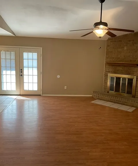 3501 Larkspur Ln — Photo 3
