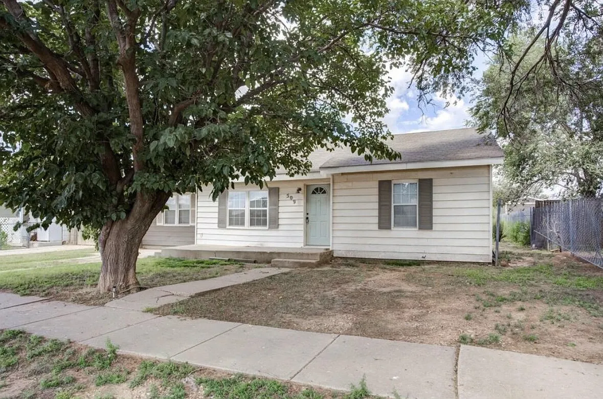 3 bed, 2.0 bath, 1090 sqft, $995 — Photo 1