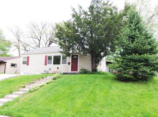 1611 Robeson Ave, Bettendorf, IA 52722