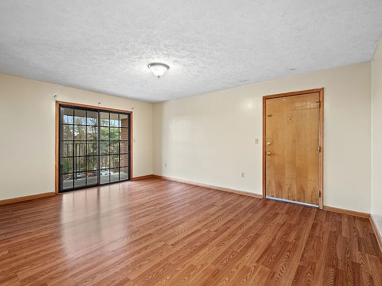 Blueberry Hill Apartments — Photo 14