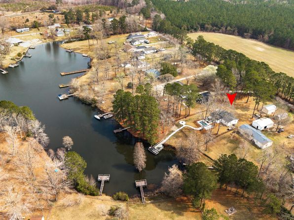 1762 James Loop Rd, Manning, SC 29102