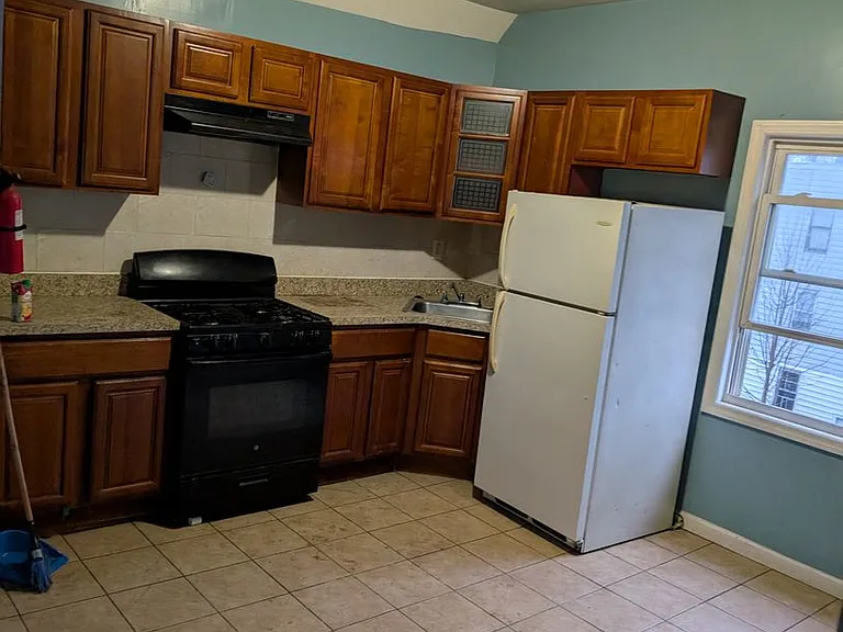 42 Fabyan Pl — Photo 1
