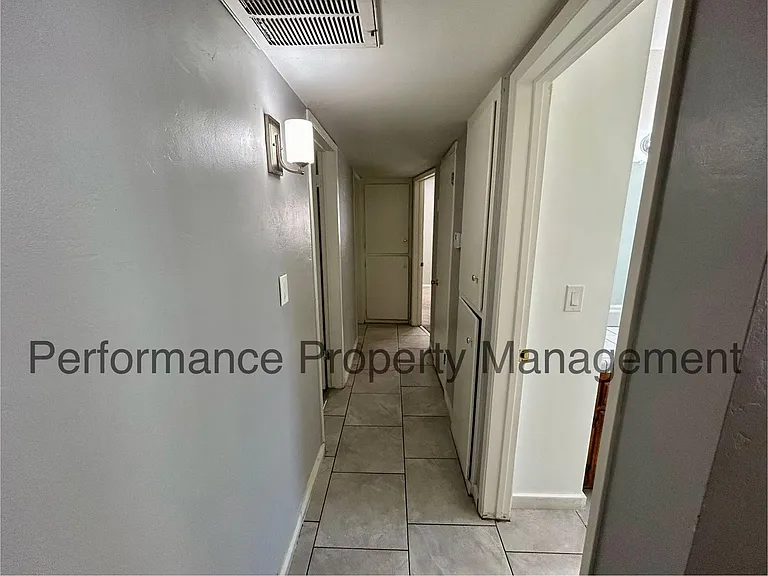 2401 Sherwood Ave — Photo 6