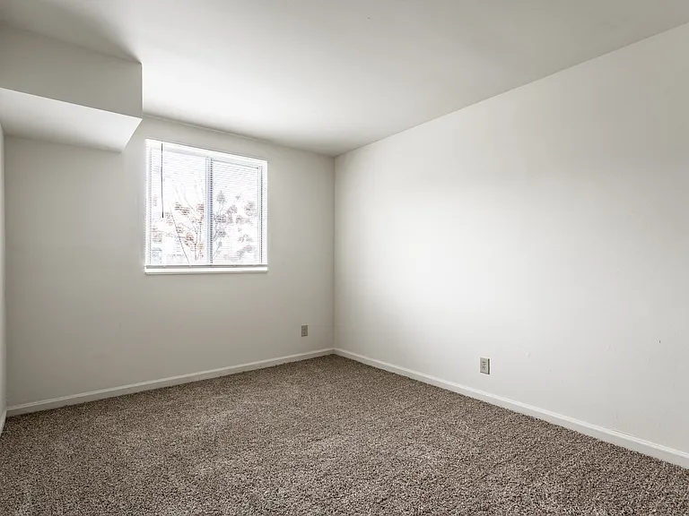 Bay Pointe Apartments — Photo 13