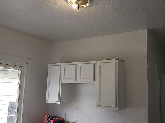 4th image of 3365 E 126th St #Up