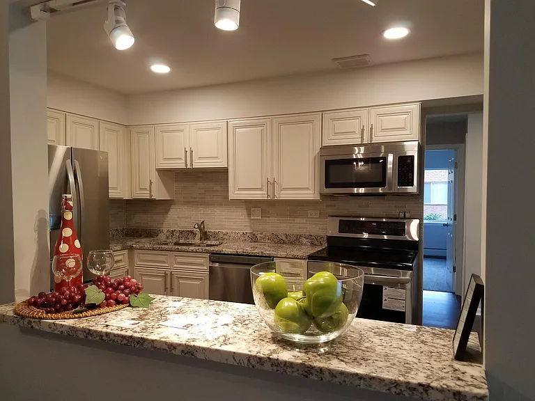 2403 S Goebbert Rd #F101 — Photo 13