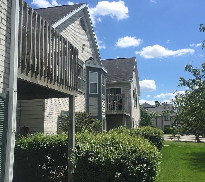 2nd image of N25W24011 River Park Dr Unit 9