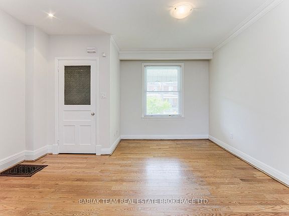 3rd image of 615 Crawford St