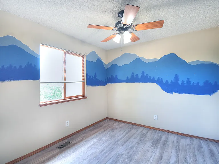 2540 Lyncrest Dr — Photo 12