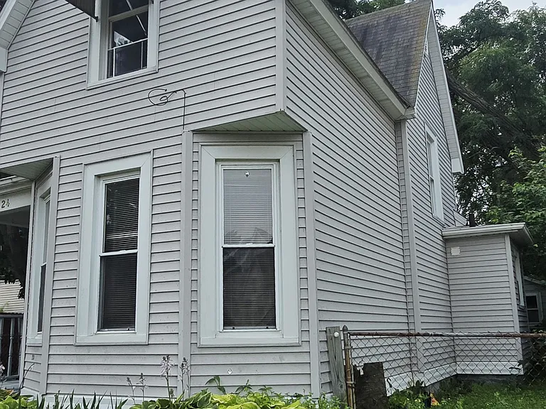 224 Catherine St — Photo 6
