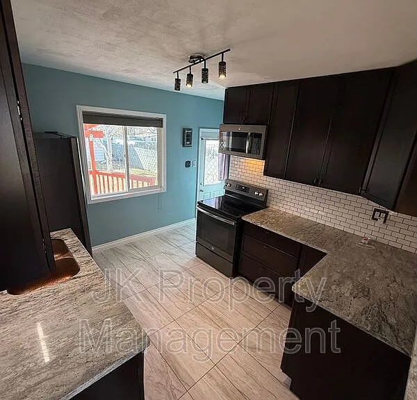 2416 4th Ave S — Photo 7