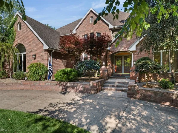 1226 Emerald Creek Dr, Broadview Heights, OH 44147