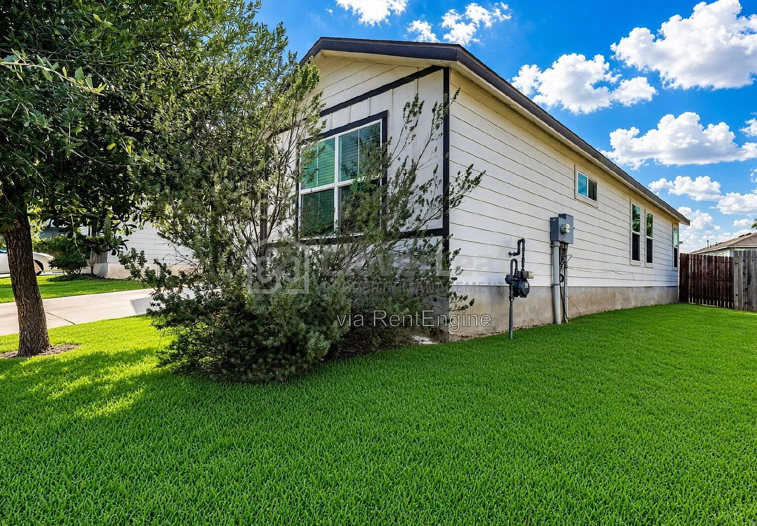 3 bed, 2.0 bath, 1310 sqft, $1,497 — Photo 3