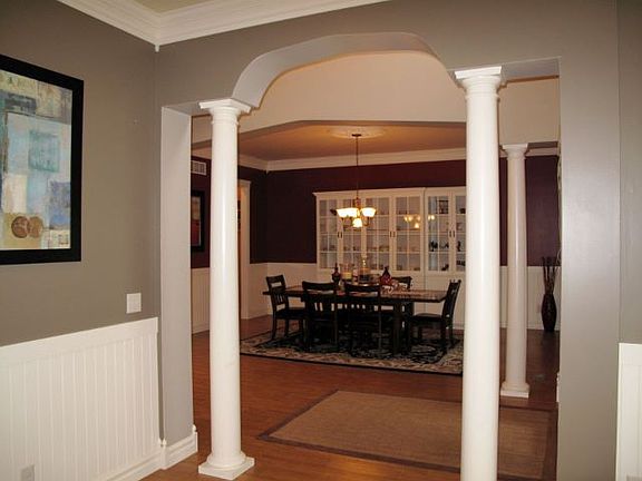 5th image of 220 Emerald Meadows Dr