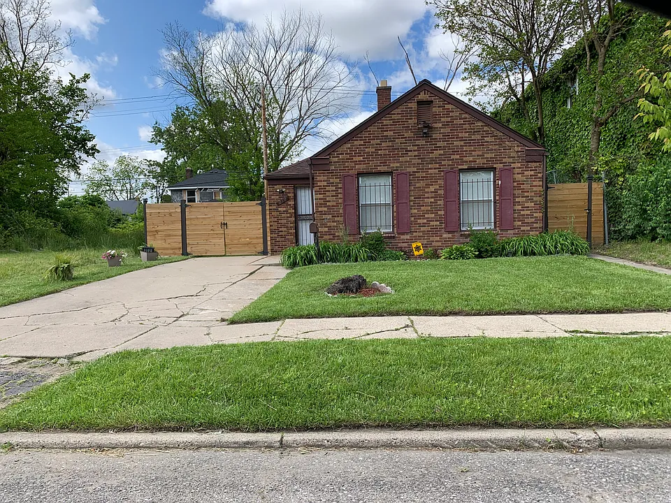 212 W Margaret