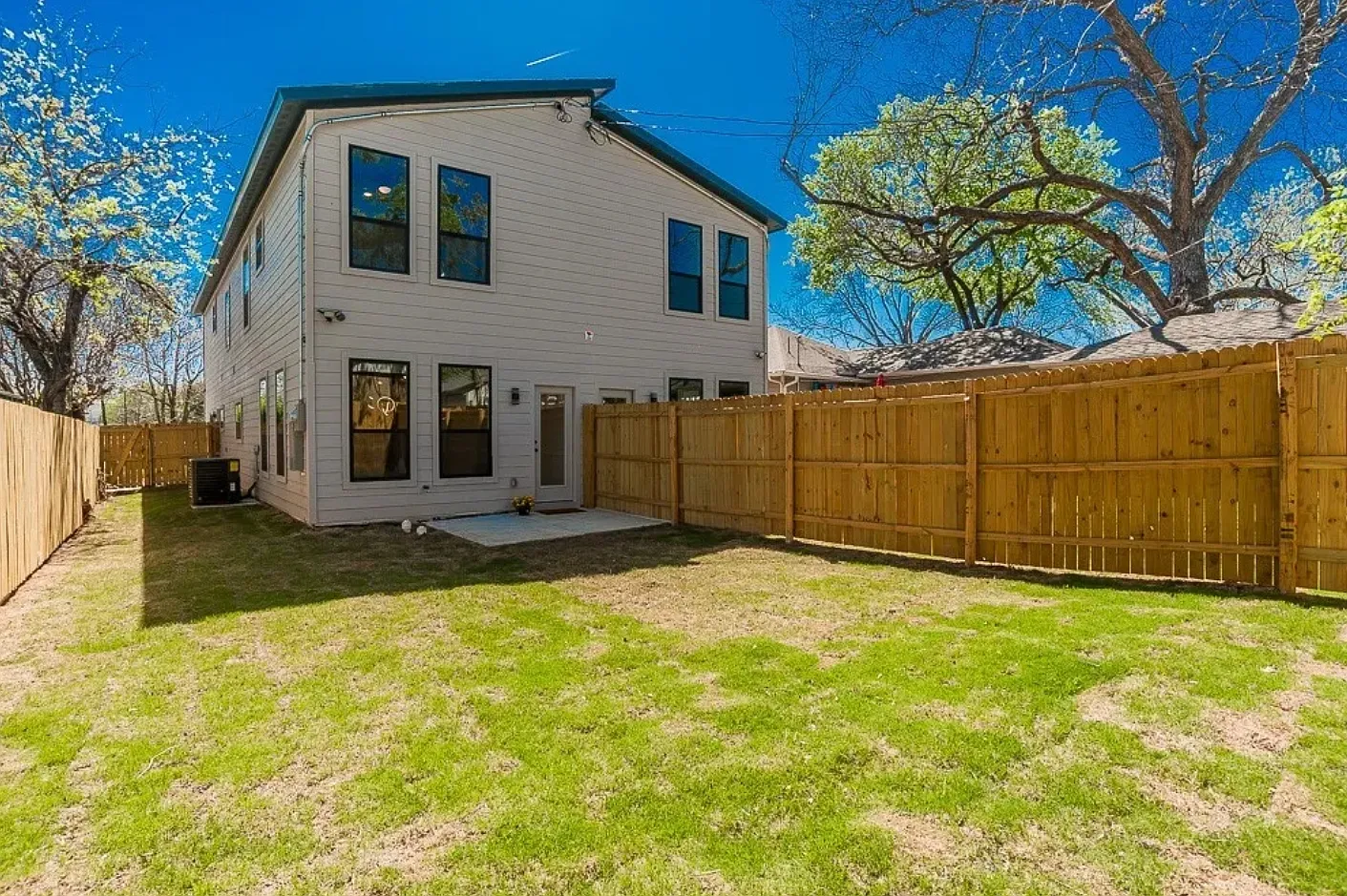 3 bed, 2.5 bath, 1712 sqft, $3,200 — Photo 3
