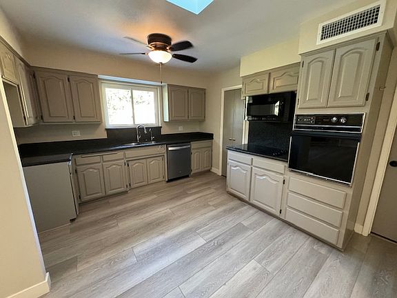 3rd image of 2116 E Solano Dr