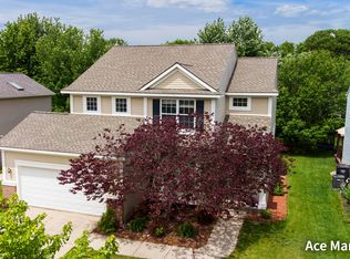 3677 S Falling Leaf Dr SE, Kentwood, MI 49512