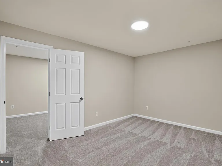 6816 Barlowe Ct — Photo 14