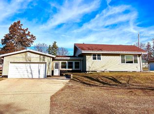 1049 W Cherry St, Lancaster, WI 53813