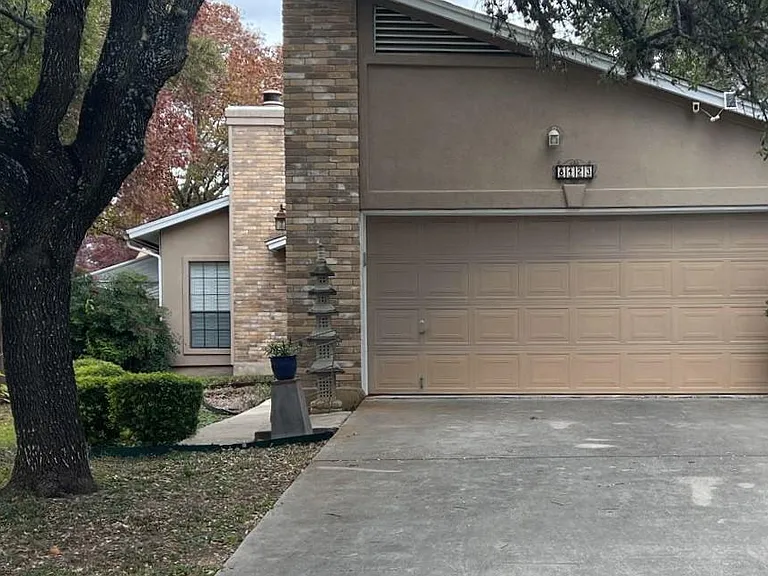 8423 Timber Ml — Photo 1