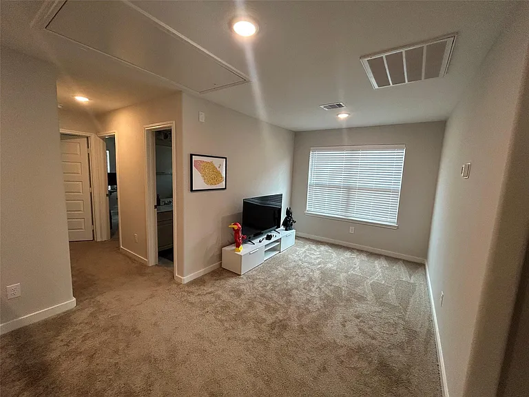 1511 Revolution Way — Photo 22