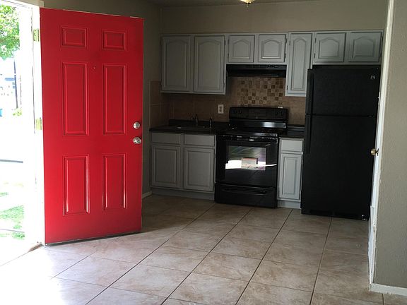 2nd image of 1016 Mission Dr APT B