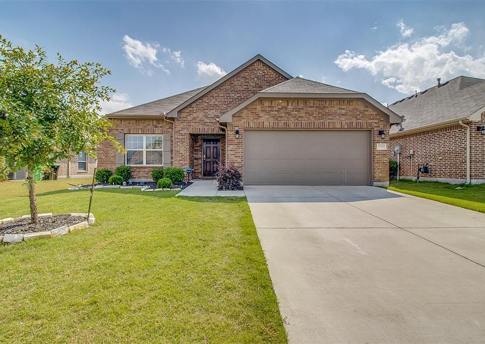 1st image of 2704 Castle Creek Dr
