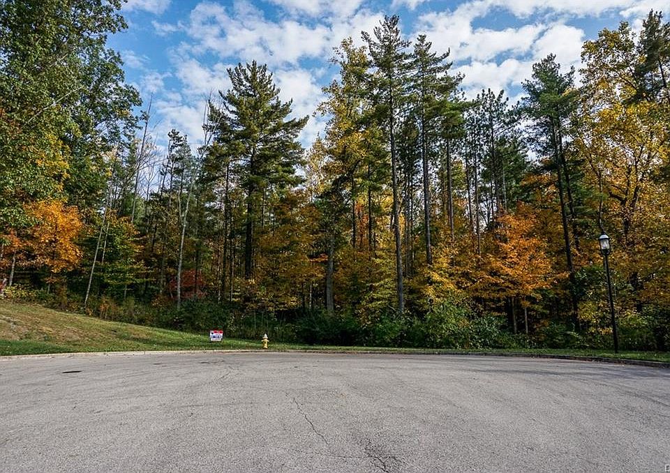 2nd image of 2484 Arbor Glen Ct