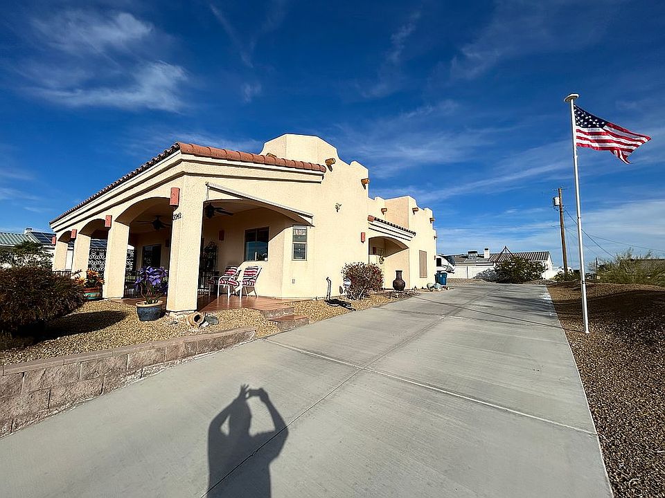 2nd image of 3242 Daytona Ave
