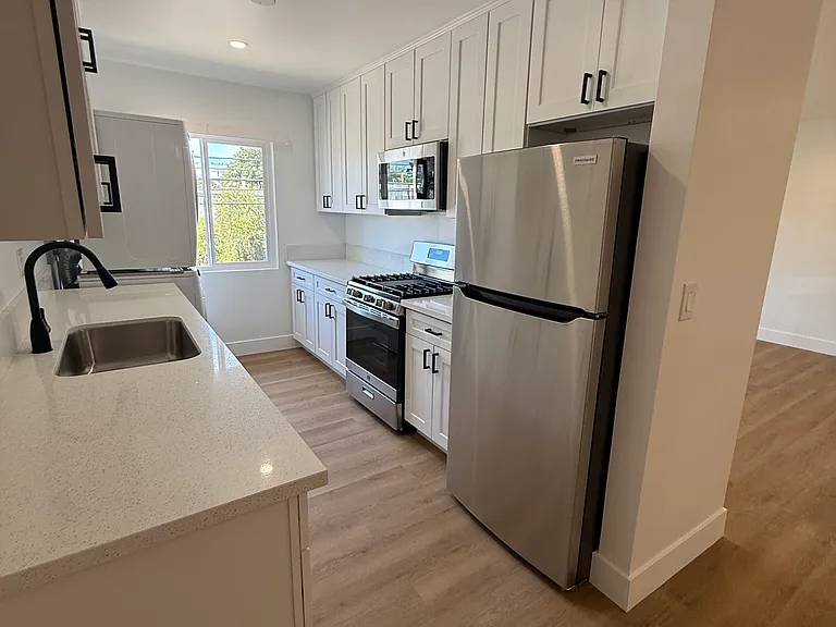 14254 Burbank Blvd #8 — Photo 5