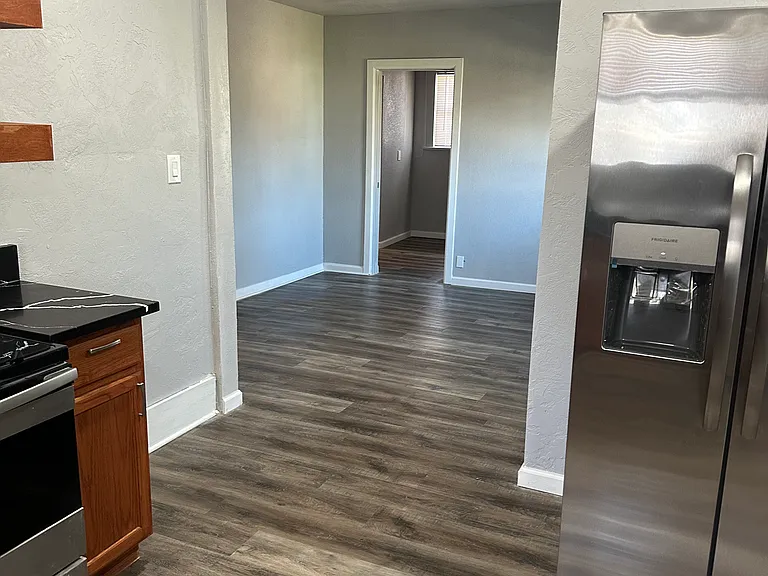2308 Roberts Ave — Photo 8