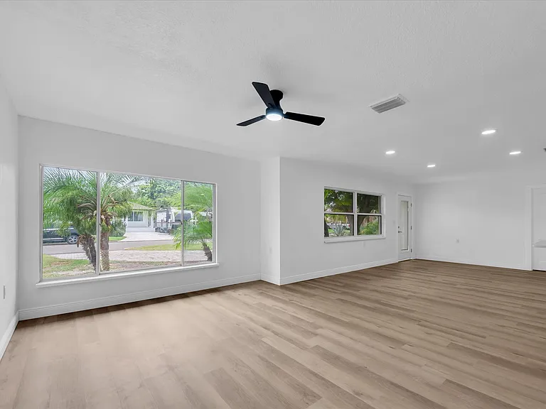 3811 Huntington St NE — Photo 6