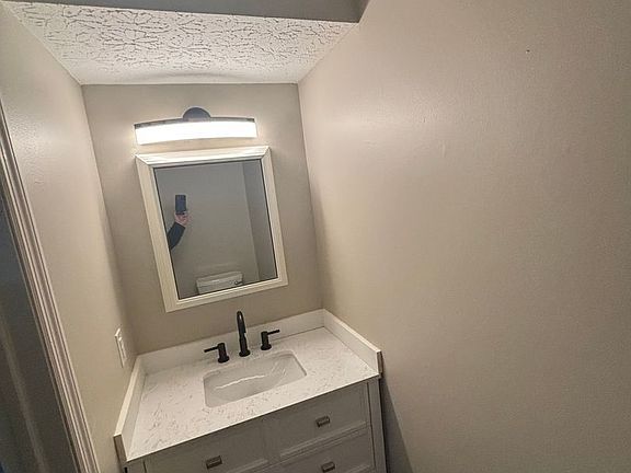 2nd image of 3228 Summerhill Ln