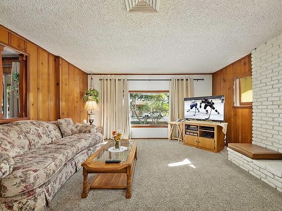 4th image of 451 S 4th Ave