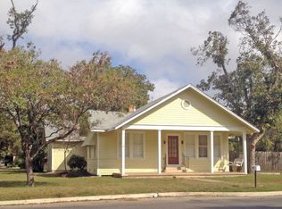 401 E Travis St, Luling, TX 78648