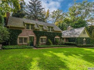 12 Golf Ln, Huntington, NY 11743