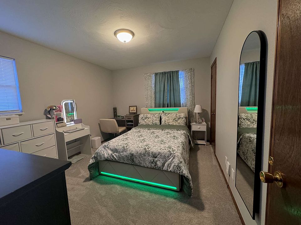 2nd image of 512 Alpine St #3