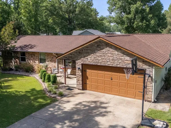 305 W Hamilton St, Energy, IL 62933